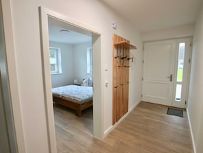 Blick in das Schlafzimmer 1
