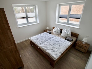 Schlafzimmer 1