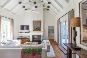 Living room with fire place and direct access to the pool area