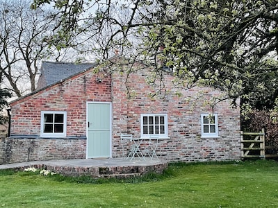 Cosy Countryside Cottage