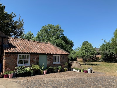 Cosy Countryside Cottage