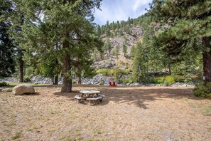 Leavenworth, WA River Run Cottage Wenatchee River Waterfront