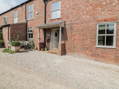 Yew Tree Cottage, SOUTH CAVE