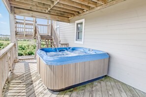 A 6-person hot tub is the perfect place to enjoy a soothing soak complete with ocean breezes.