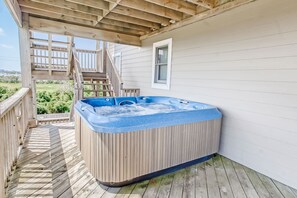 Surf-or-Sound-Realty-Surfs-Up-Rodanthe-928-Hot-Tub-1