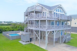 Surf's Up Rodanthe offers five bedrooms and five full and 1 half-bath.