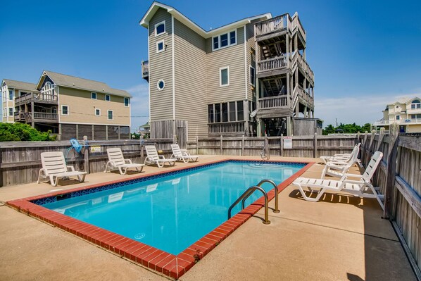 Take a break from your busy life and relax at SURF’S UP RODANTHE.