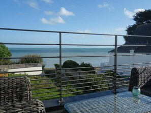 Sky, Property, Water, House, Architecture, Sea, Real Estate, Ocean, Room, Balcony