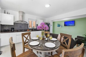 3BR2BA Condo w/  Exclusive PrivateRoof Deck & Pool (27100)