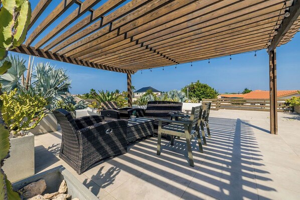 3BR2BA Condo w/  Exclusive PrivateRoof Deck & Pool (27119)