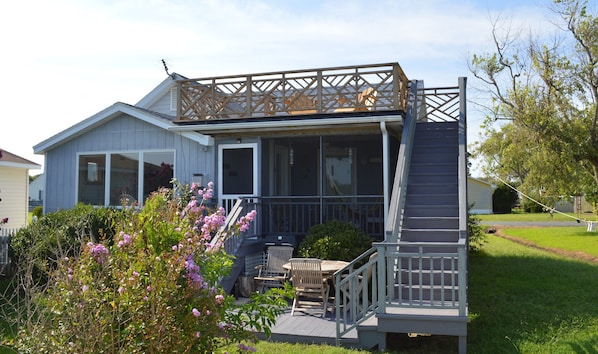 2 bedroom home with water access.