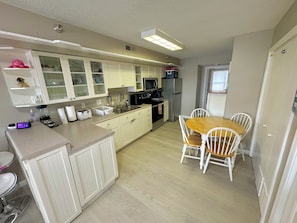 Kitchen/ dining room.
Brand new appliances installed this year!