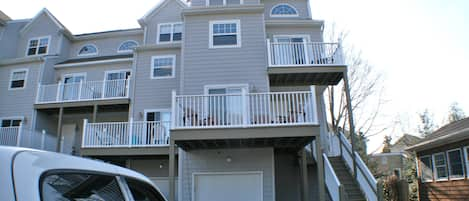 L









Large 4 story condo in group of 4, 2 blocks from the ocean