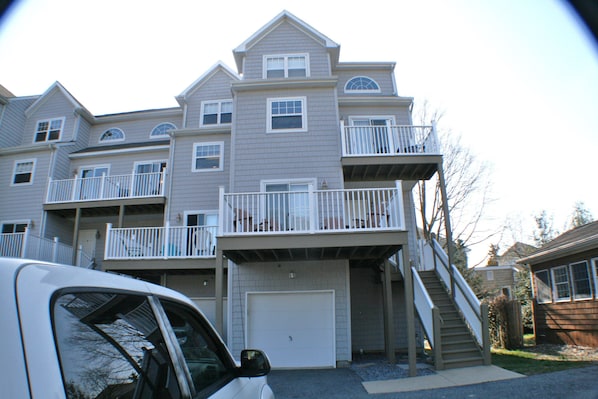 L









Large 4 story condo in group of 4, 2 blocks from the ocean