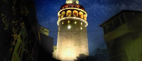 Galata Tower in Istanbul - this flat is 20 steps next to the Tower :o)