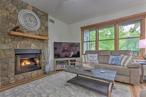 Living Room | TV w/ DVDs | Gas-Powered Fireplace