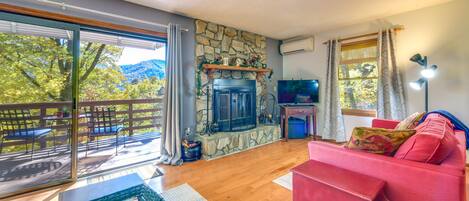 Maggie Valley Vacation Rental | 2BR | 2.5BA | 1,323 Sq Ft | Stairs Required