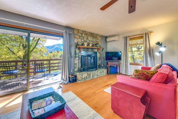 Maggie Valley Vacation Rental | 2BR | 2.5BA | 1,323 Sq Ft | Stairs Required