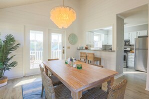 The Coastal Cottage is a bright & airy, get-away-from-it-all, beach retreat.