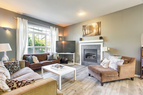 Springfield Vacation Rental | 3BR | 2BA | 3 Steps Required for Entry
