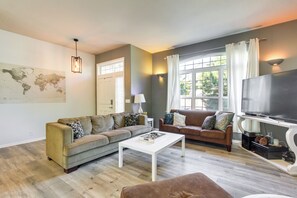 Living Room | Central A/C & Heating | Free WiFi | Fireplace (Not For Guest Use)