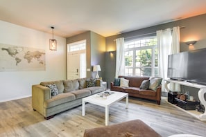 Living Room | Central A/C & Heating | Free WiFi | Fireplace (Not For Guest Use)