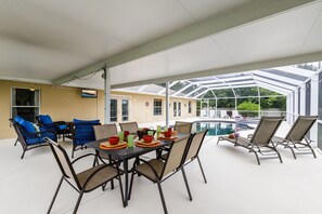 Large Lanai vacation rental, Cape Coral