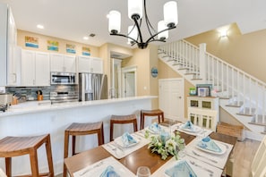 Dining Area | Dishware & Flatware Provided