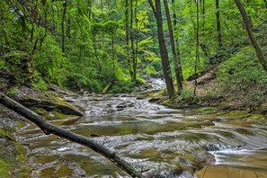 Waterfall & Hiking Trail Access On-Site