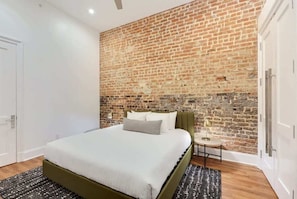 Bedroom (King)