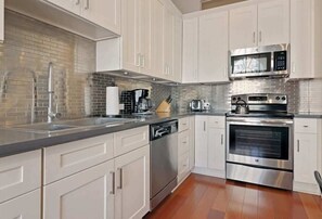 Knock up a gourmet meal with your fully-equipped kitchen. The kitchen is stocked (200-piece culinary set) and has a full line of new appliances.