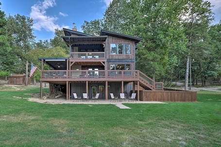 Springdale Vacation Rental | 4BR | 2.5BA | 2,892 Sq Ft | Steps Required