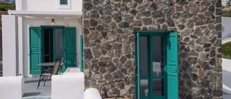 Great Santorini Villa | Villa Pelagos | Air Conditioning | 3 Bedrooms | Thira