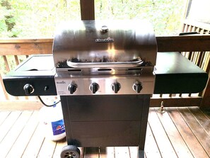 Propane gas grill