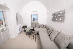 Luxury Santorini Villa | Villa Elysian Enas | Private Plunge Pool | 2 Bedrooms 2 bathrooms | Oia