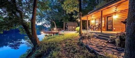 Waterfront cabin in Broken Bow, Oklahoma!