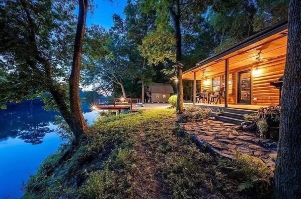 Waterfront cabin in Broken Bow, Oklahoma!