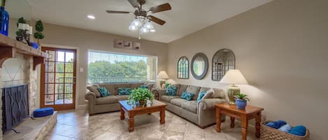 Fabulous Living Room!!