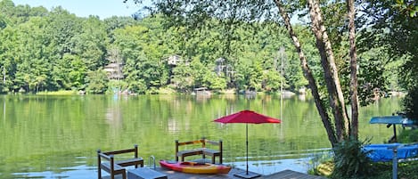 Welcome to Daydream Inn on Bald Mountain Lake in beautiful Lake Lure, NC.  Enjoy swimming and fishing from the private dock.  Use of 2 kayaks and a peddle boat are included with your rental.  Just a few minutes drive to Rumbling Bald private beach, pools, restaurants and golf.