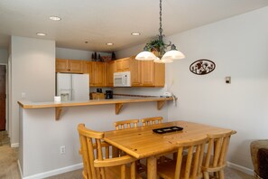 Dining Area & Kitchen