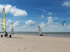 Ciel, L'Eau, Nuage, Bateau, Navire, Plage, Loisirs De Plein Air, Des Sports, Loisir