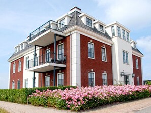 Ciel, Plante, Bâtiment, Fleur, Propriété, Fenêtre, Nuage, Maison, Zone Résidentielle, Design Urbain