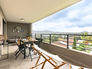Ciel, Plante, Bâtiment, Fenêtre, Arbre, Piscine, Maison, Zone Résidentielle, Loisir, Design Urbain