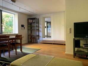 Moderne Ferienwohnung (68 qm) mit großem Garten in Regensburg