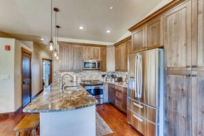 Kitchen with Bartop