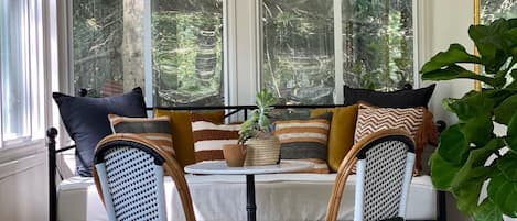 screened porch with twin size daybed for snoozing, great for wine and coffee