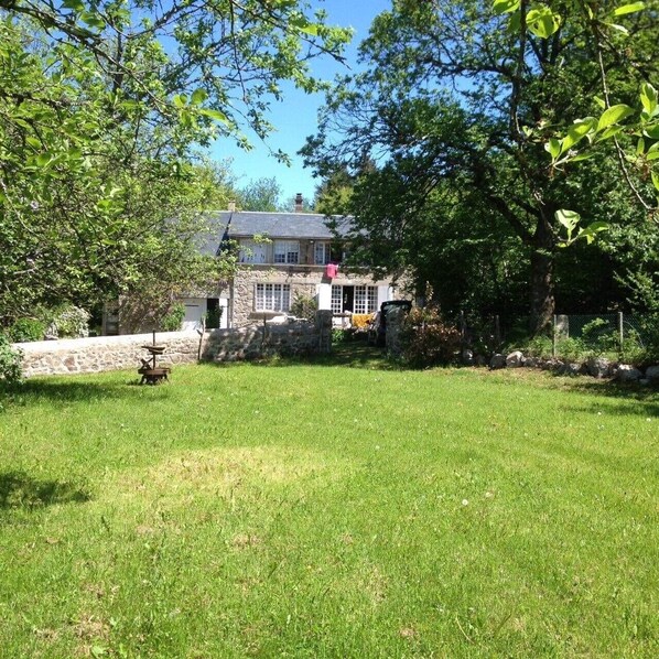 Vue du jardin sur la maison 