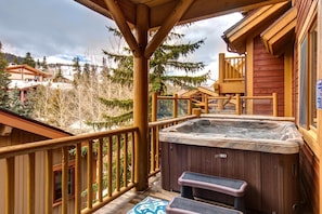 Side A Private Hot Tub BBL-351Combo