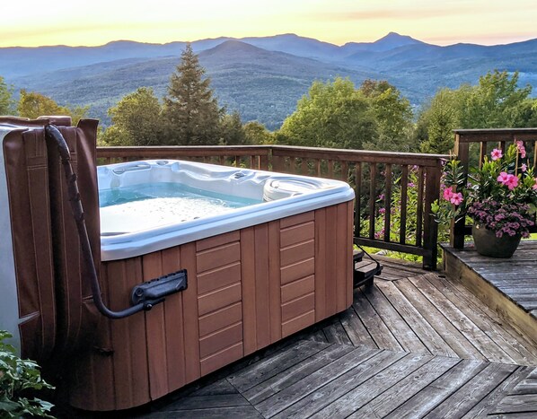 Bañera de hidromasaje al aire libre