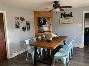 Dinning room table seats 10 guest